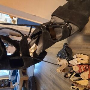 Steve Madden Black Sandals Sleek Design Comfortable Fit